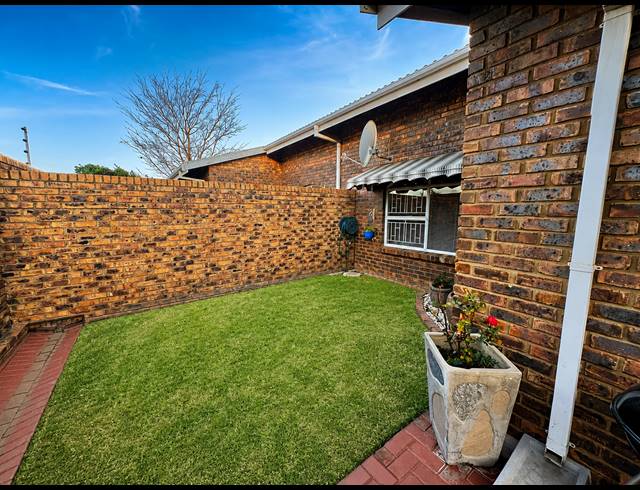 3 BEDROOM TOWNHOUSE FOR SALE IN THREE RIVERS